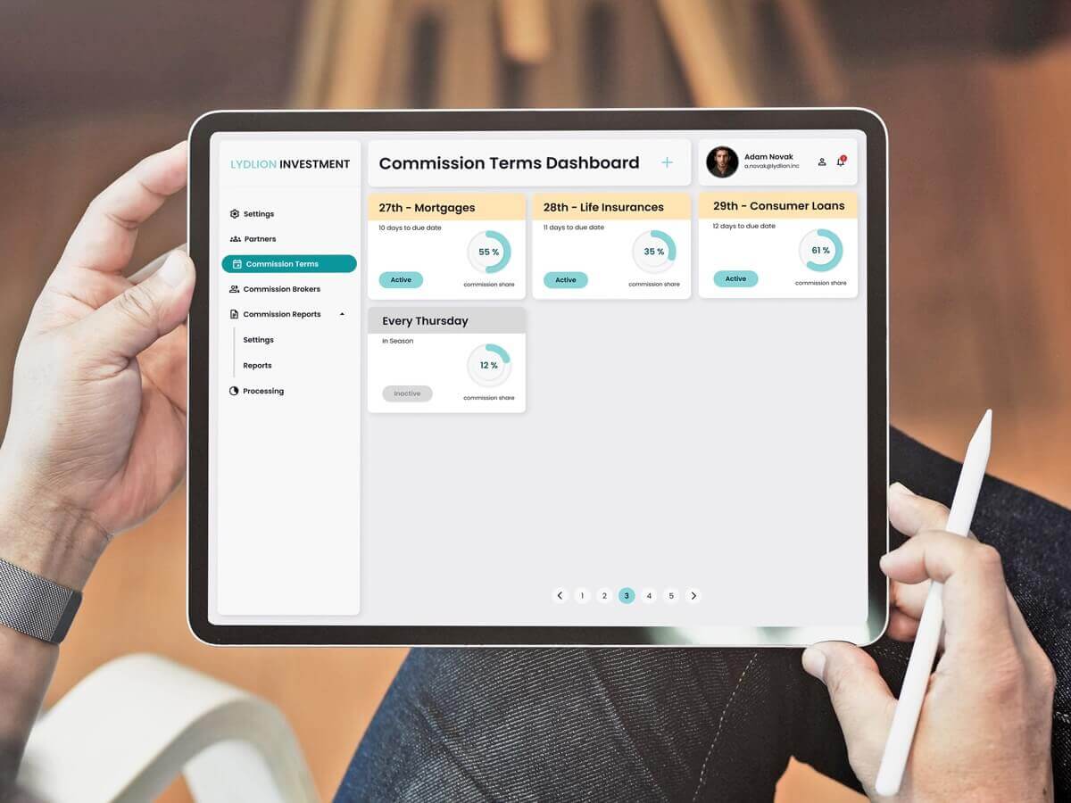 Náš softvér pre poisťovne zobrazený na tablete